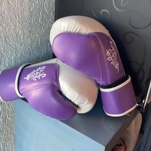 Brand new Mui Tai gloves. Ladies 12oz